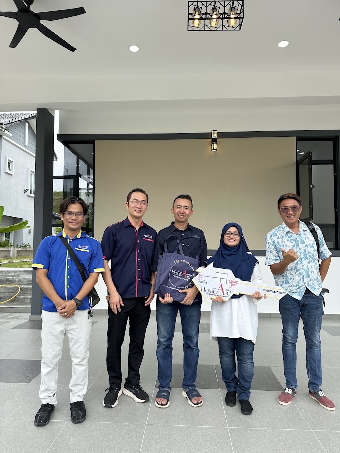 <b>En. Shafeq Moazari & Pn. Ainul Huda</b><br>(Bandar Seri Putra)